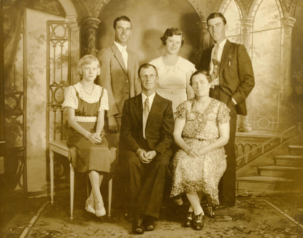 Family picture of Phyllis Smith Kester's father Buel M. Smith with his parents and two sisters and brother.